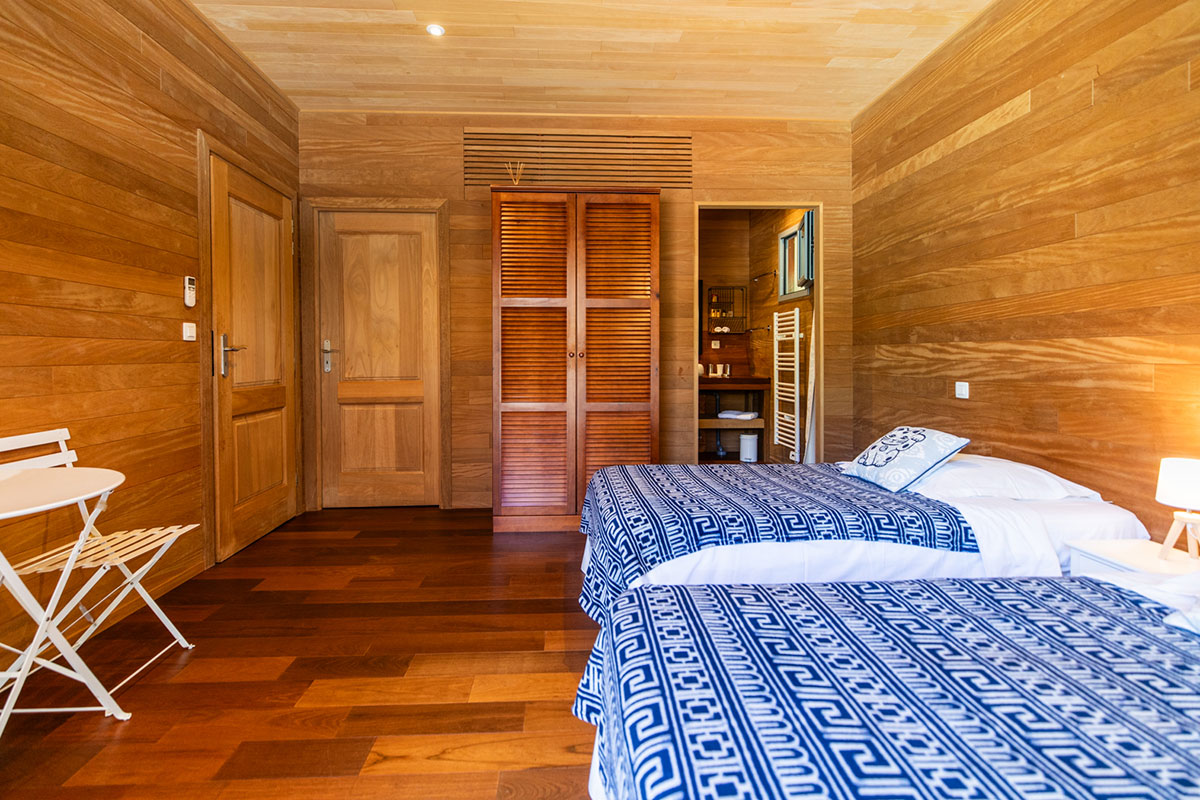 Chambre avec accès piscine