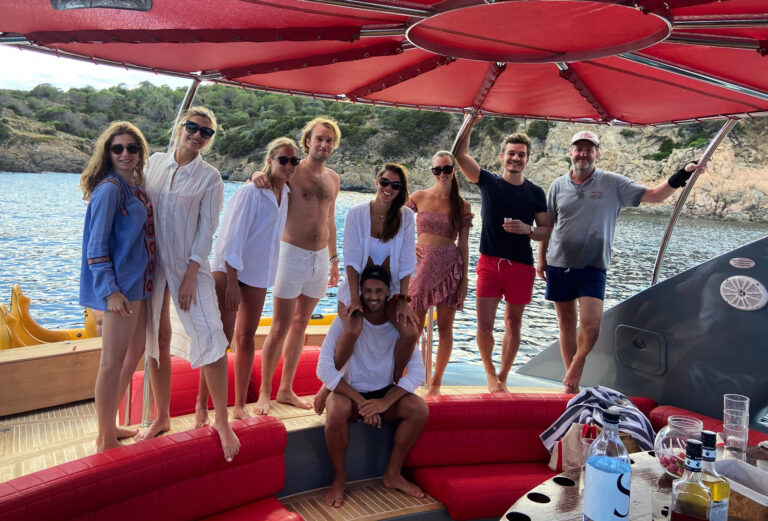 Photo-de-groupe-Miss-Univers-et-Miss-France-scaled